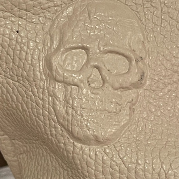 IO Pelle Italia Antonio Cristiano Latte Leather 3D Skull Weekender Tote Handbag - Picture 4 of 5